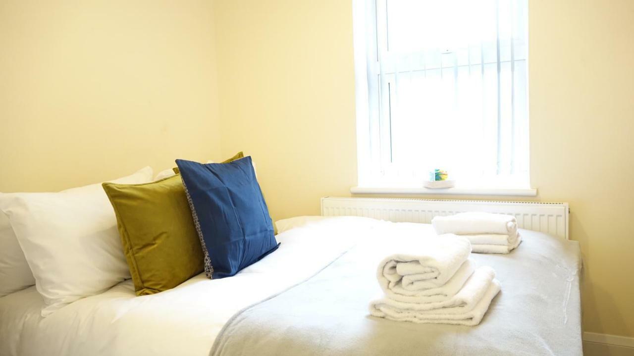Heathrow Ensuite Rooms- Auto Check In London