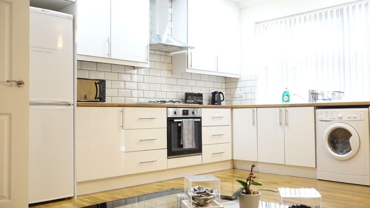 Heathrow Ensuite Rooms- Auto Check In London