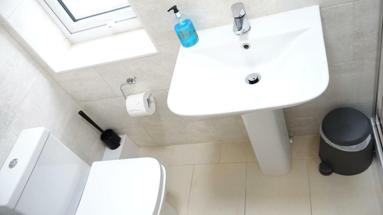 Heathrow Ensuite Rooms- Auto Check In * London