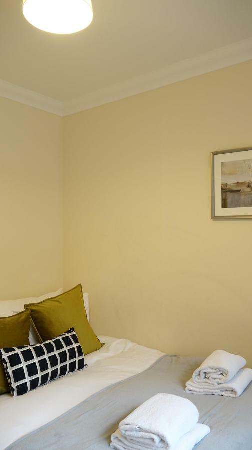 Heathrow Ensuite Rooms- Auto Check In London
