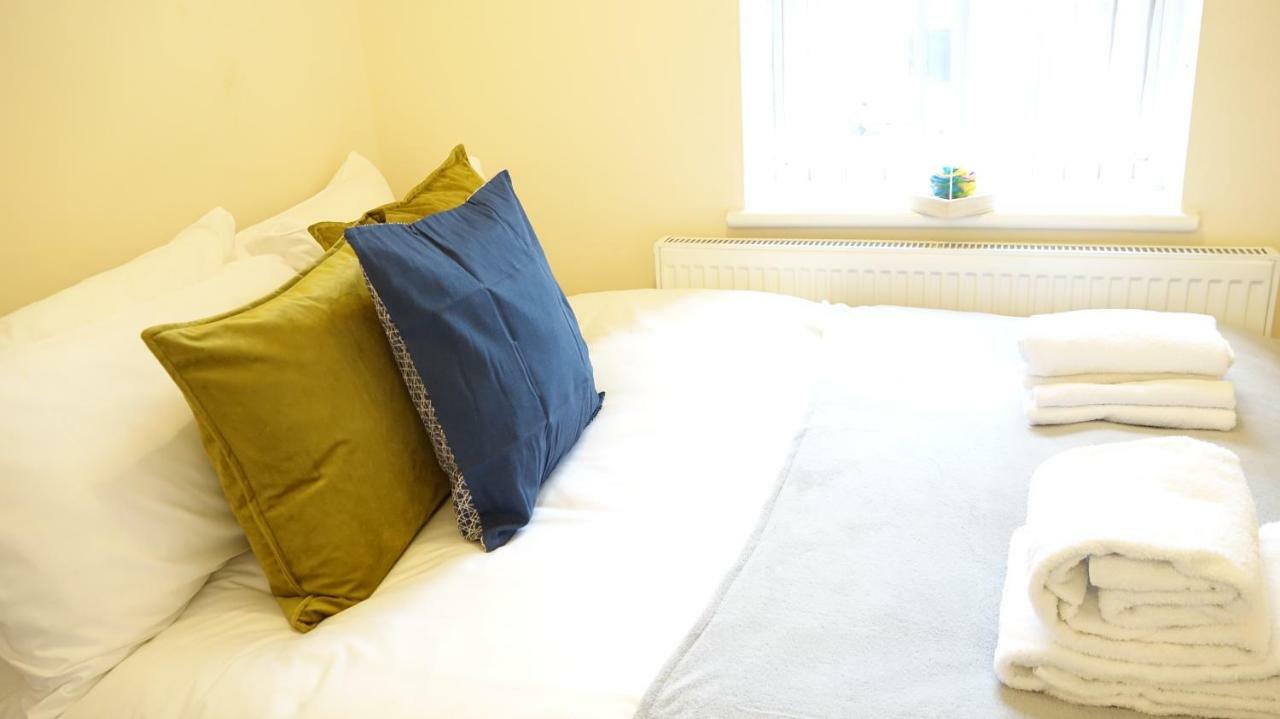 Homestay Heathrow Ensuite Rooms- Auto Check In London