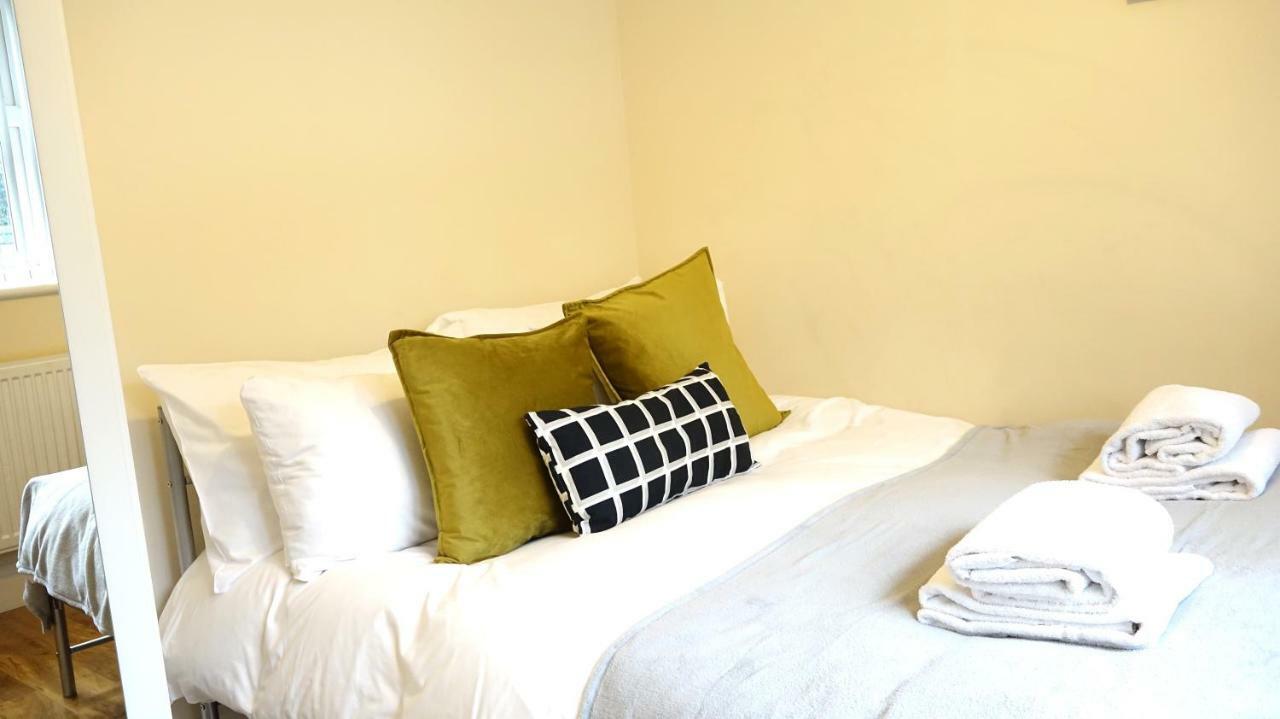 Heathrow Ensuite Rooms- Auto Check In Londra