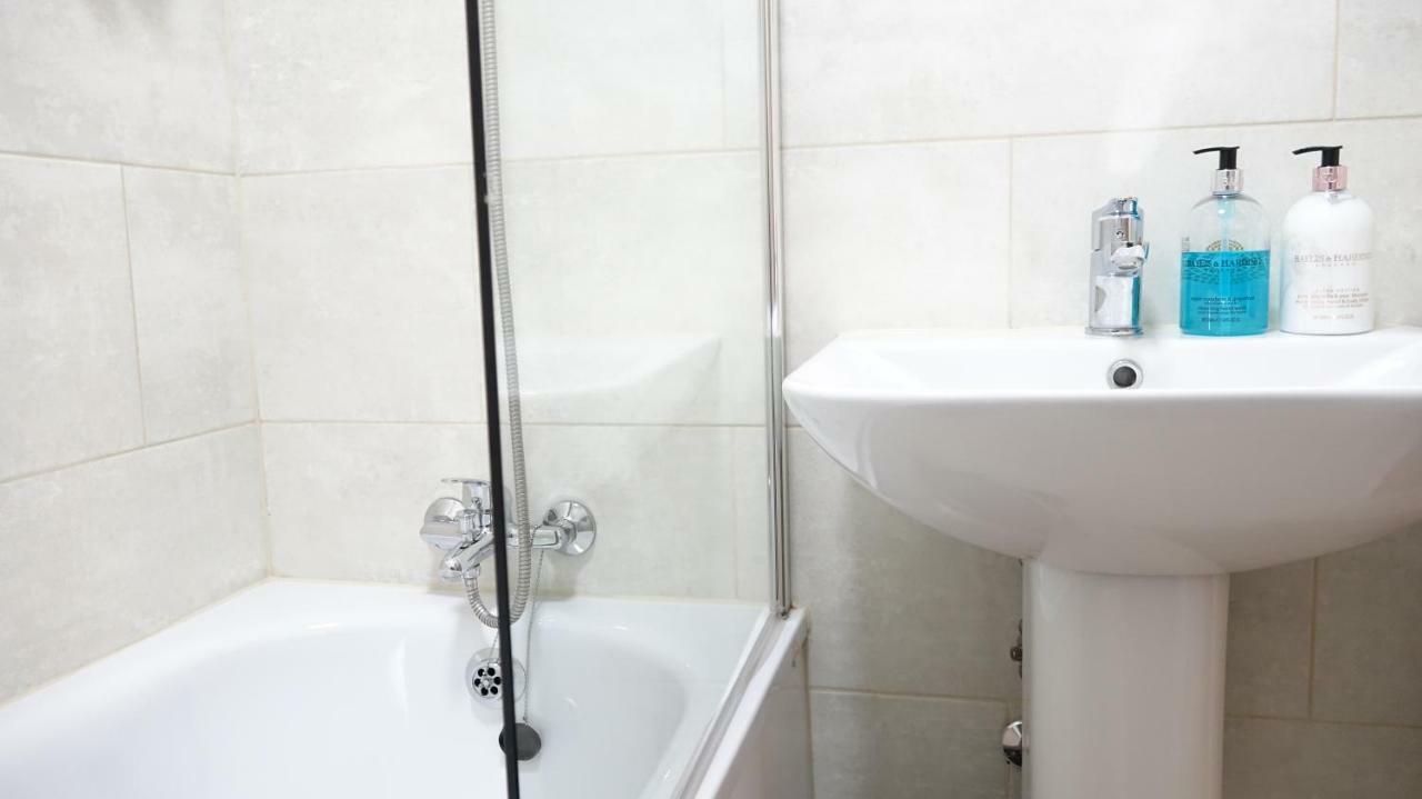 Heathrow Ensuite Rooms- Auto Check In Londra