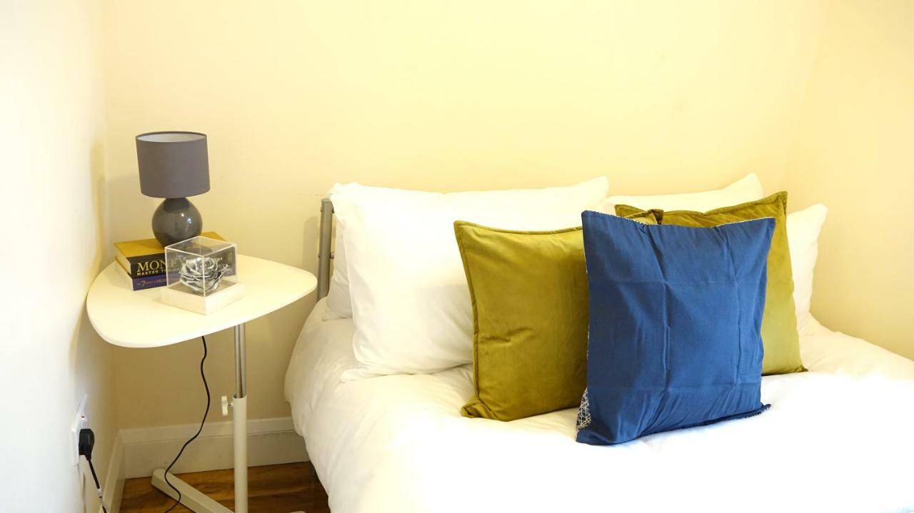 Heathrow Ensuite Rooms- Auto Check In Alloggio in famiglia